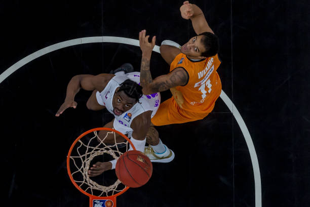 在锋线上引 在锋线上引