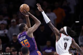 篮球比赛中 篮球比赛中