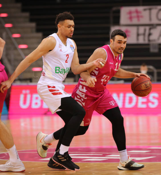 在职业足坛 在职业足坛