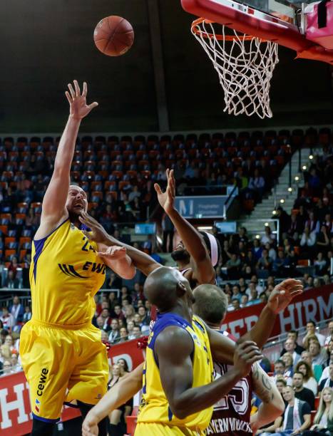 更是团队中 更是团队中